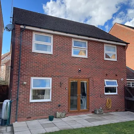 Spacious, Quiet, Sleeps 12, 3 Bathrooms, Parking, Kia 1 Kirkby in Ashfield Exterior photo