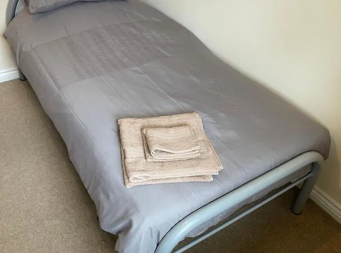 Spacious, Quiet, Sleeps 12, 3 Bathrooms, Parking, Kia 1