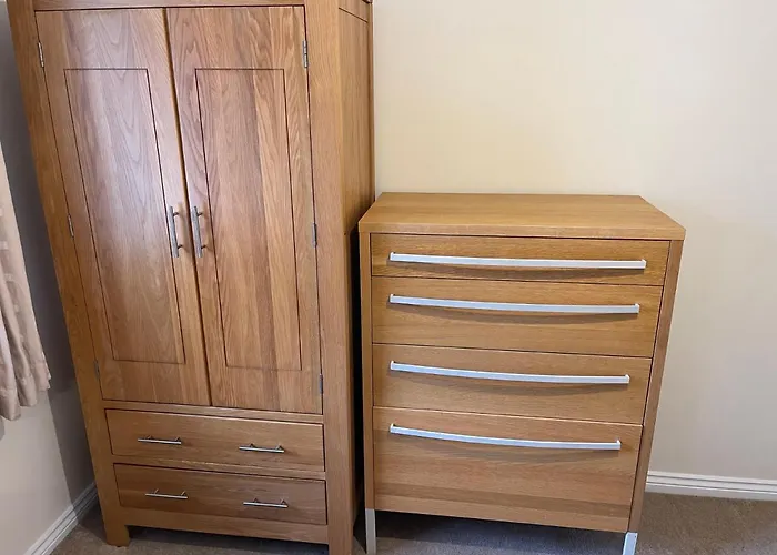 Spacious, Quiet, Sleeps 12, 3 Bathrooms, Parking, Kia 1