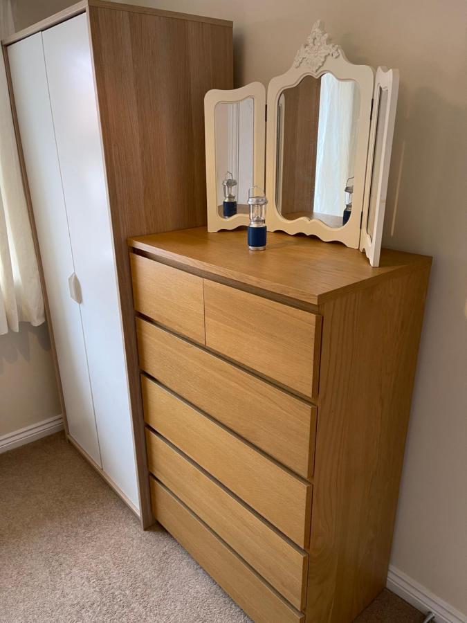 Spacious, Quiet, Sleeps 12, 3 Bathrooms, Parking, Kia 1 Holiday home
