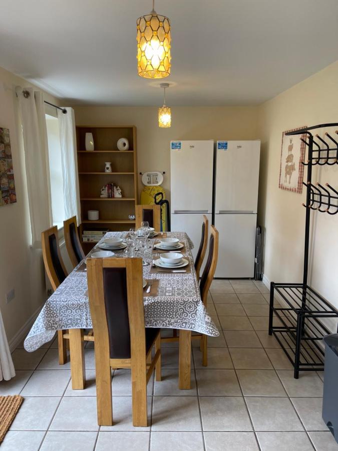 Spacious, Quiet, Sleeps 12, 3 Bathrooms, Parking, Kia 1 Holiday home Kirkby in Ashfield