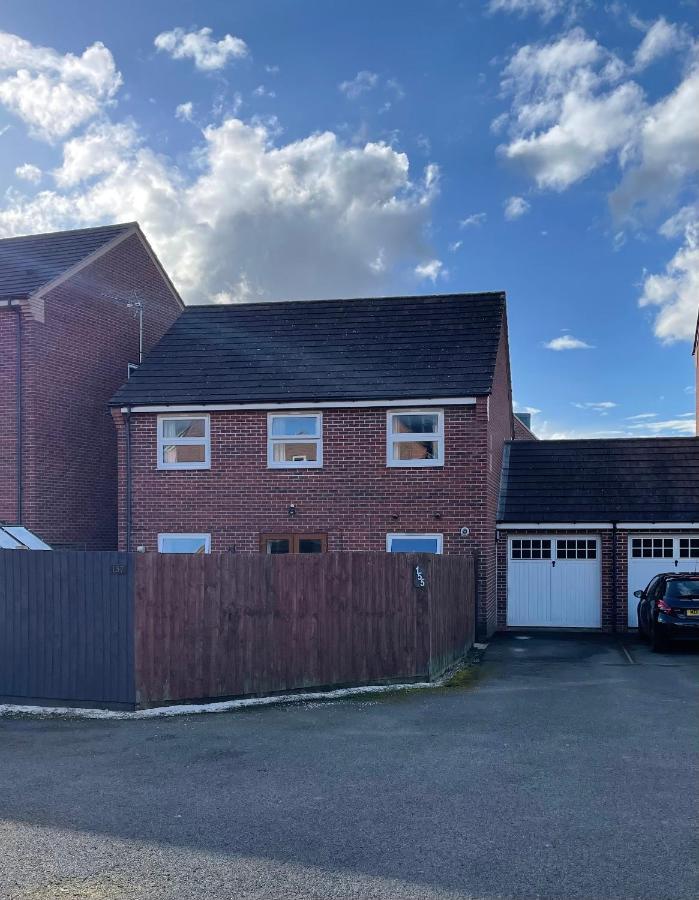 Holiday home Spacious, Quiet, Sleeps 12, 3 Bathrooms, Parking, Kia 1 *