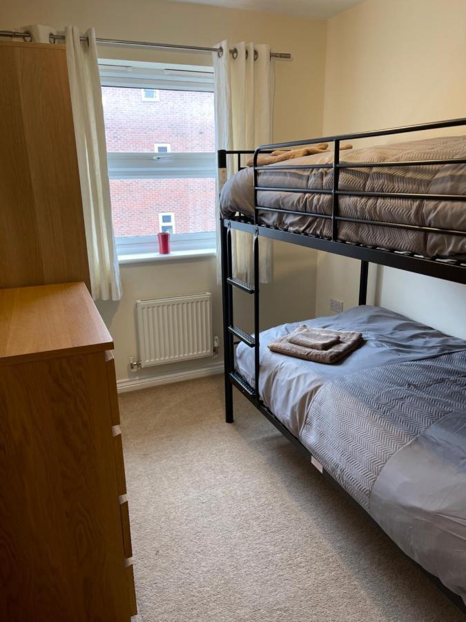 Spacious, Quiet, Sleeps 12, 3 Bathrooms, Parking, Kia 1 Kirkby in Ashfield