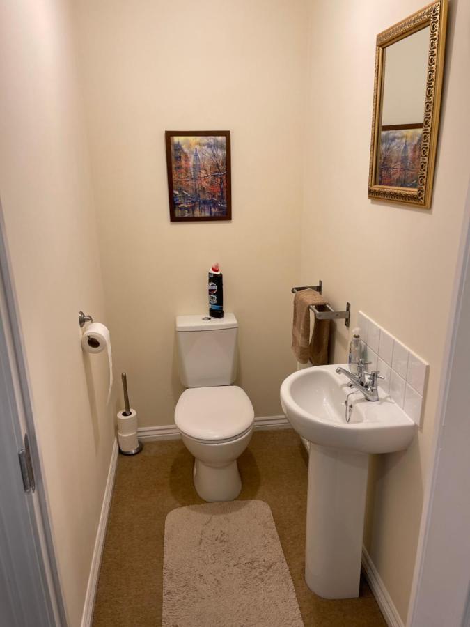 Spacious, Quiet, Sleeps 12, 3 Bathrooms, Parking, Kia 1 Holiday home