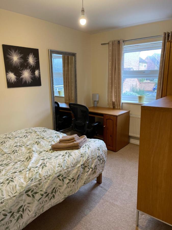 Spacious, Quiet, Sleeps 12, 3 Bathrooms, Parking, Kia 1 * Kirkby in Ashfield