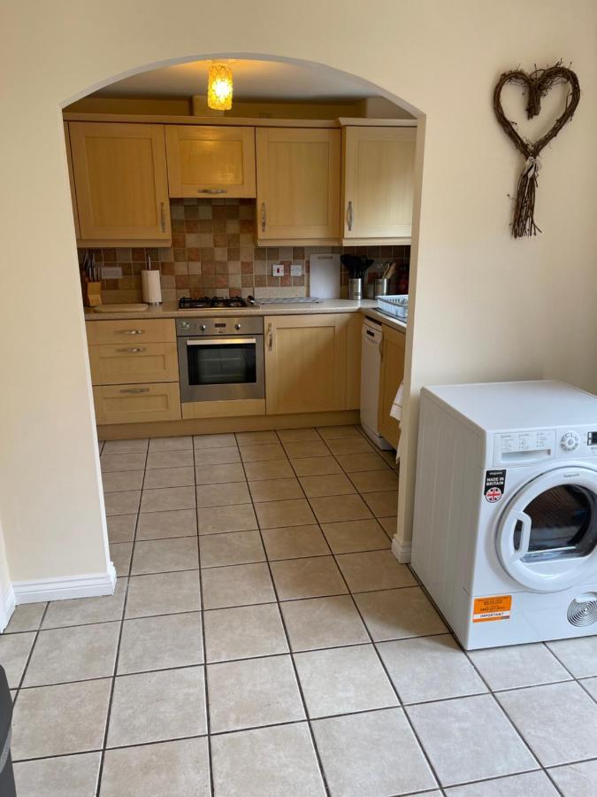 Spacious, Quiet, Sleeps 12, 3 Bathrooms, Parking, Kia 1