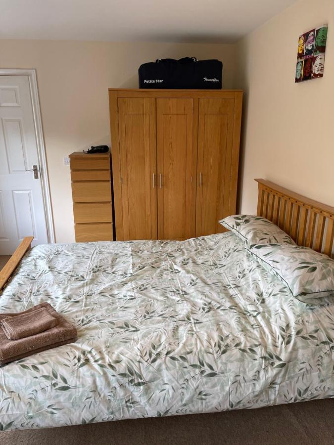 Spacious, Quiet, Sleeps 12, 3 Bathrooms, Parking, Kia 1 Holiday home *