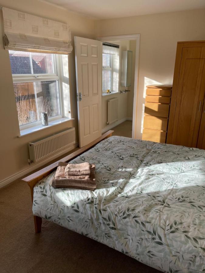 Holiday home Spacious, Quiet, Sleeps 12, 3 Bathrooms, Parking, Kia 1