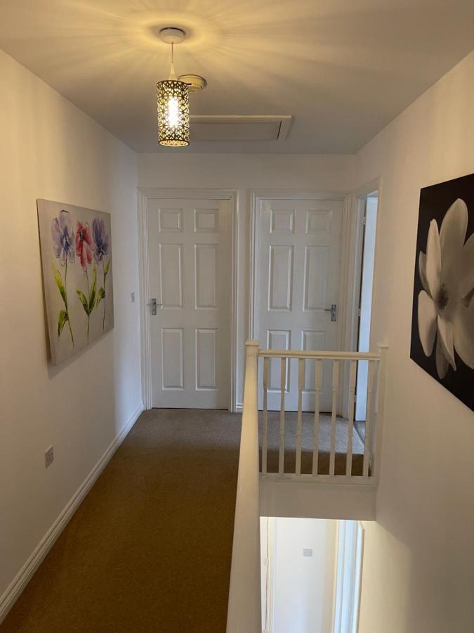 Holiday home Spacious, Quiet, Sleeps 12, 3 Bathrooms, Parking, Kia 1 *