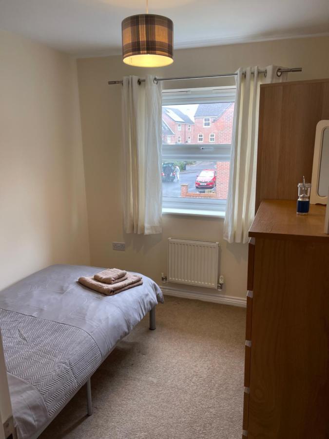 Holiday home Spacious, Quiet, Sleeps 12, 3 Bathrooms, Parking, Kia 1