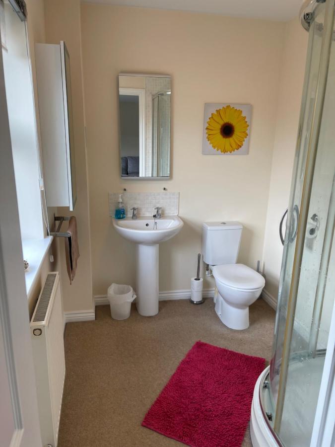 Spacious, Quiet, Sleeps 12, 3 Bathrooms, Parking, Kia 1 *