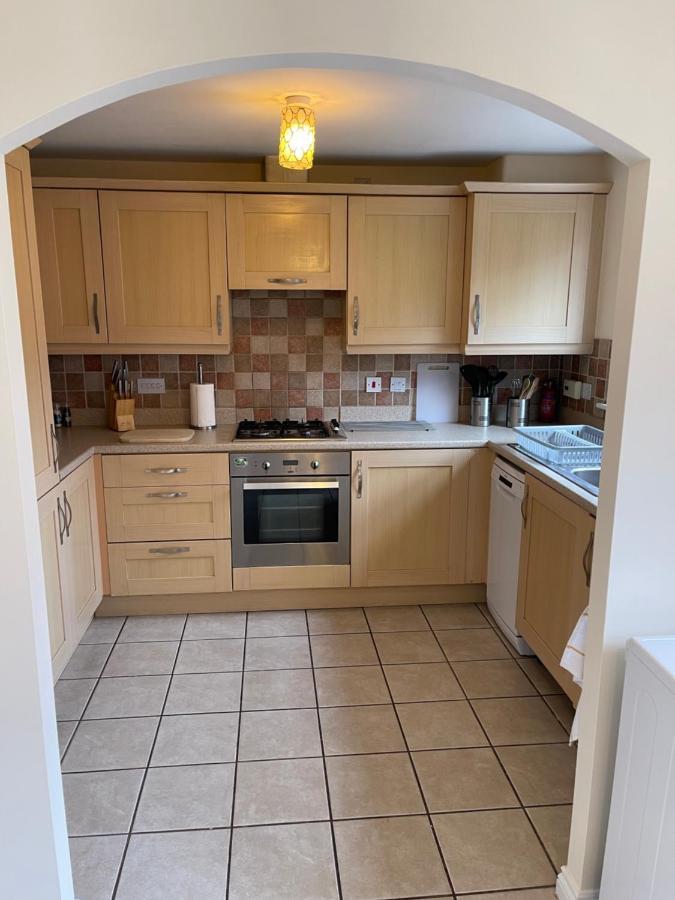 Spacious, Quiet, Sleeps 12, 3 Bathrooms, Parking, Kia 1 *