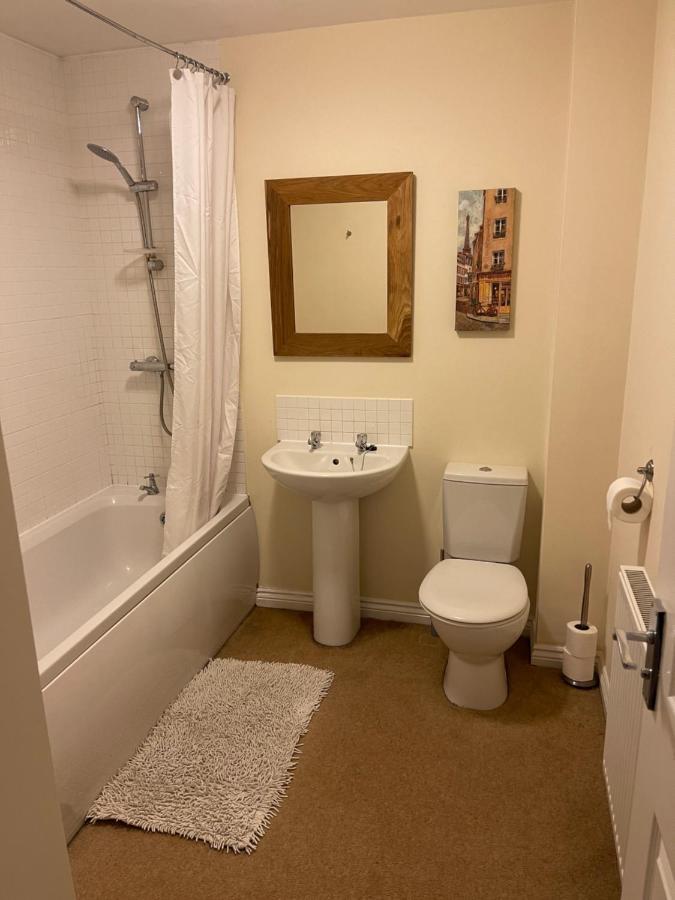 Holiday home Spacious, Quiet, Sleeps 12, 3 Bathrooms, Parking, Kia 1 Kirkby in Ashfield
