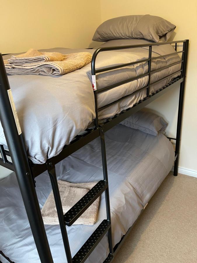 Spacious, Quiet, Sleeps 12, 3 Bathrooms, Parking, Kia 1 *